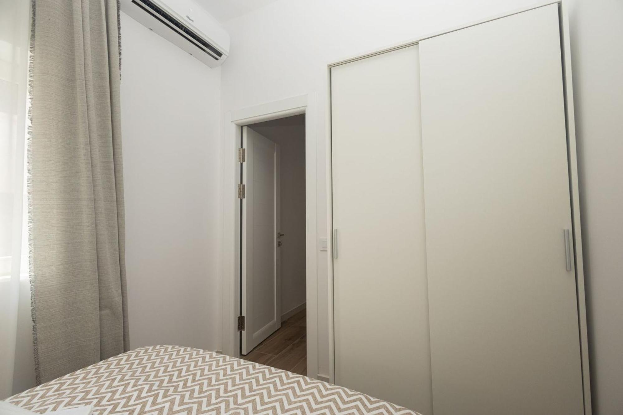 Ra Apartamentos Sevilla อาลิกันเต ภายนอก รูปภาพ