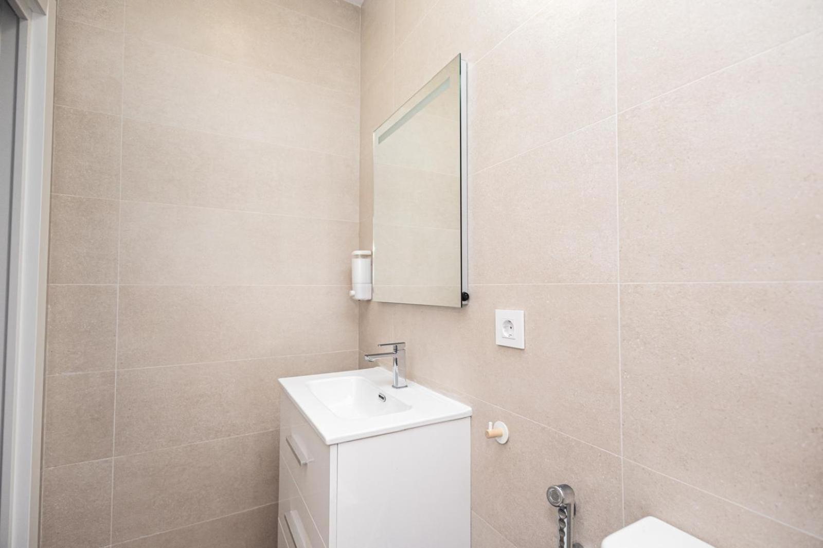 Ra Apartamentos Sevilla อาลิกันเต ภายนอก รูปภาพ