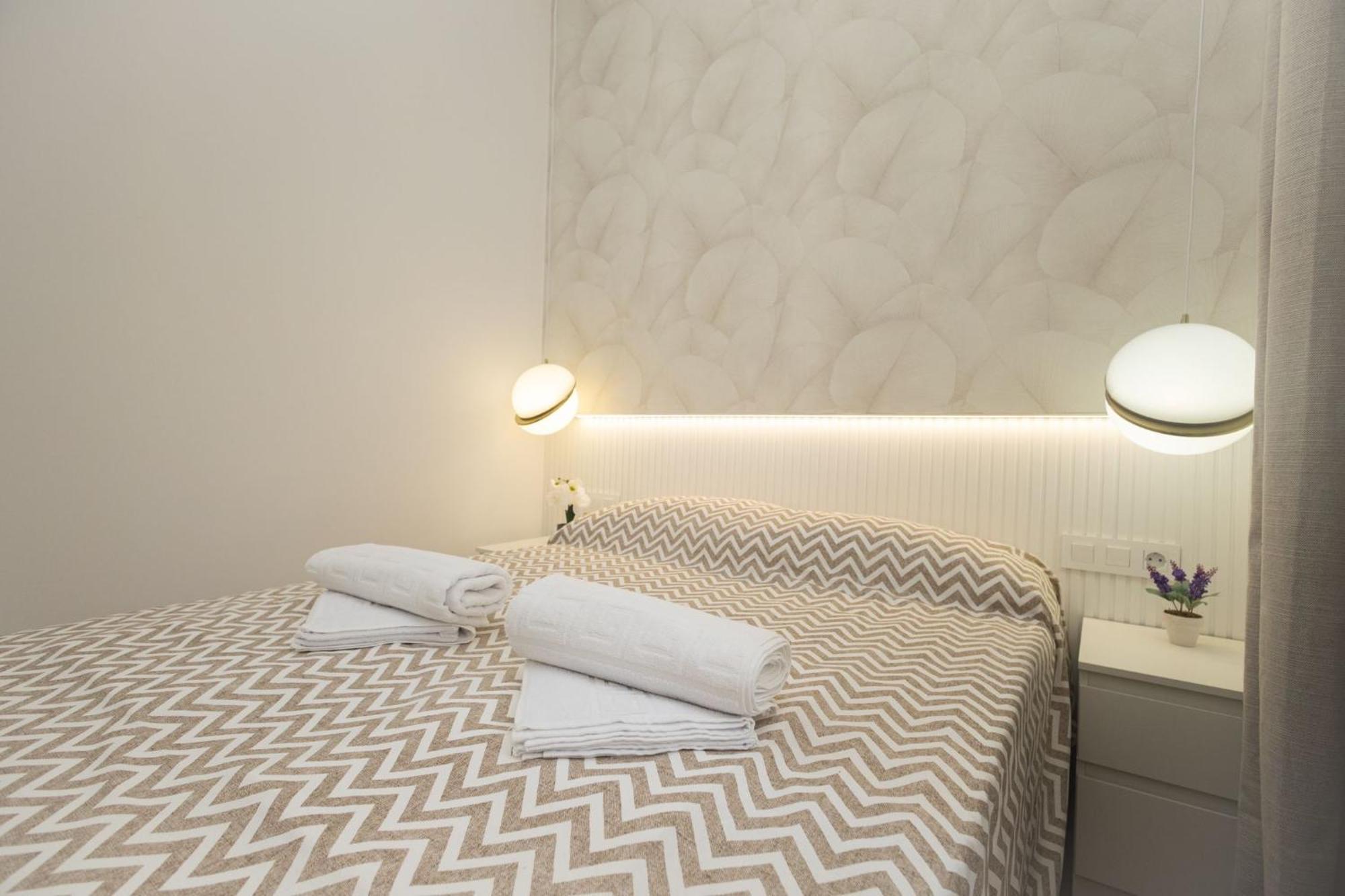 Ra Apartamentos Sevilla อาลิกันเต ภายนอก รูปภาพ