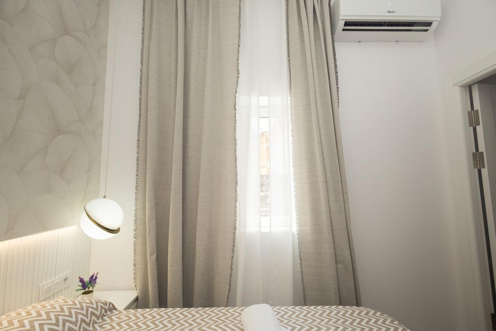 Ra Apartamentos Sevilla อาลิกันเต ภายนอก รูปภาพ