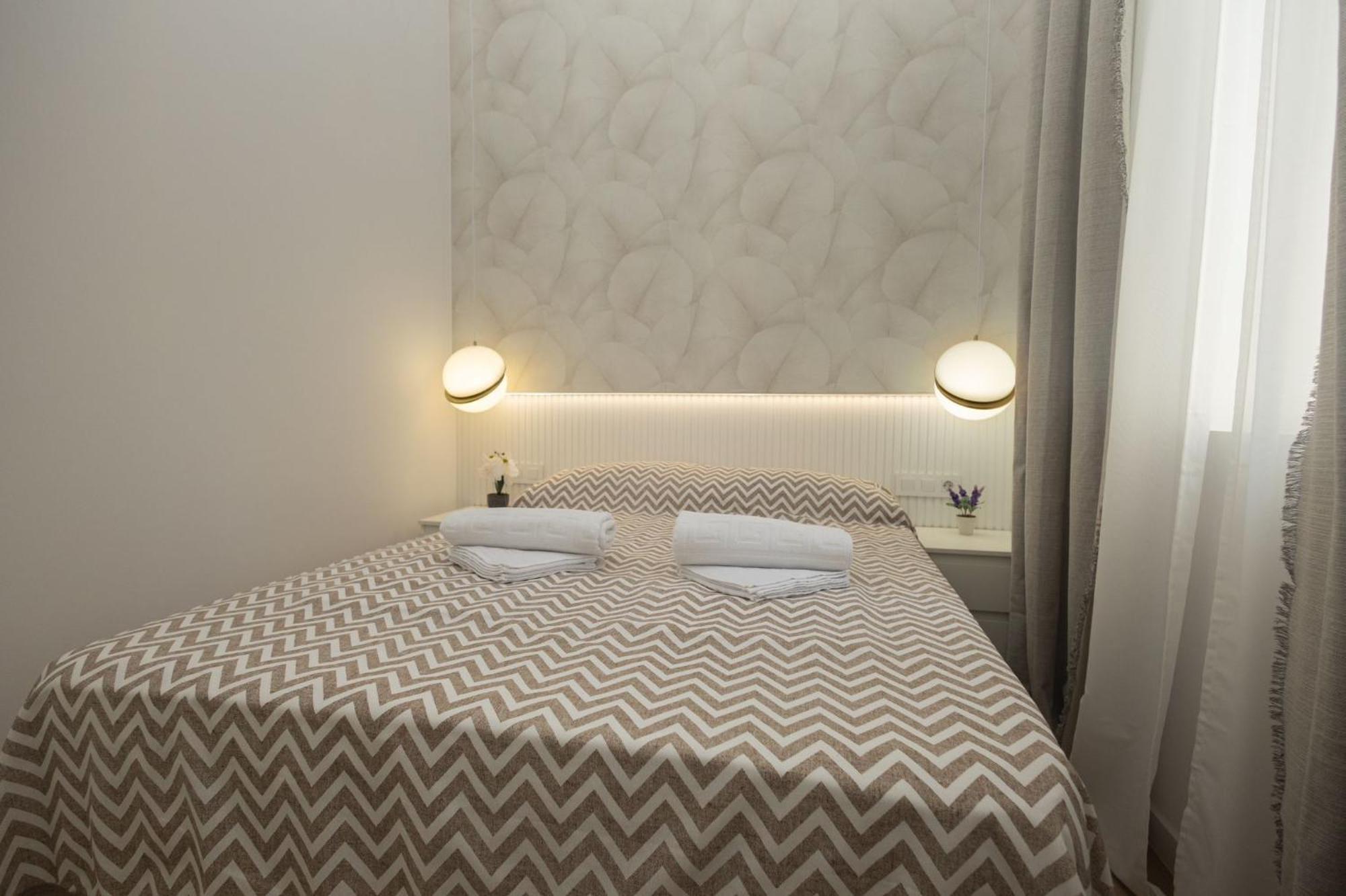 Ra Apartamentos Sevilla อาลิกันเต ภายนอก รูปภาพ
