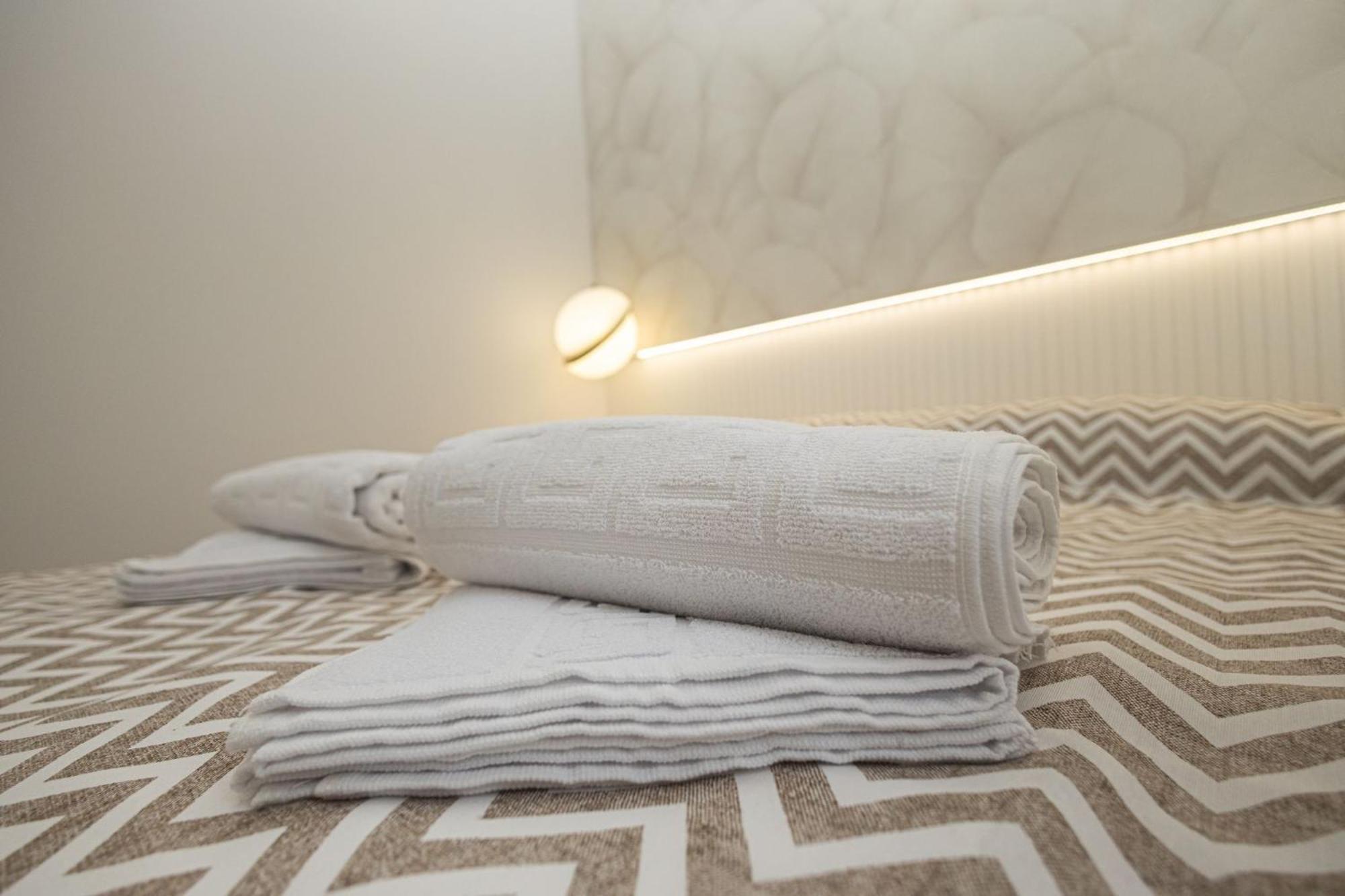 Ra Apartamentos Sevilla อาลิกันเต ภายนอก รูปภาพ